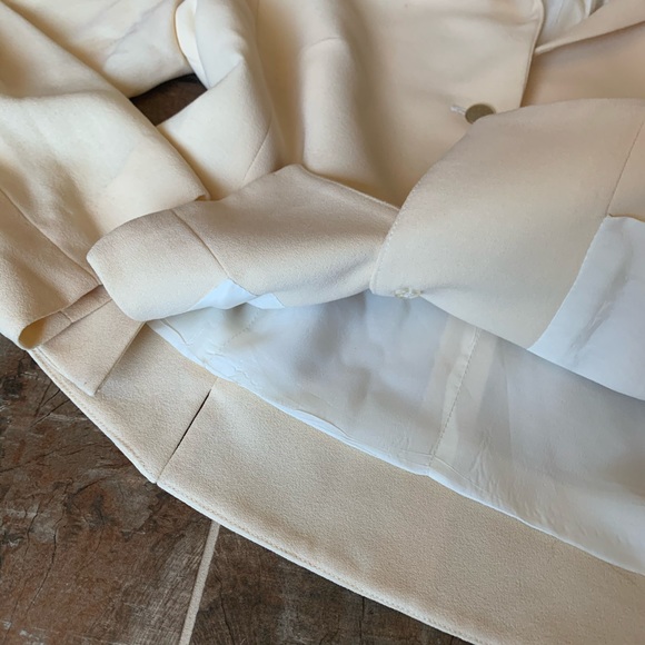 SOLD 90’s Vintage Cream Cropped Blazer Jacket - Picture 7 of 9